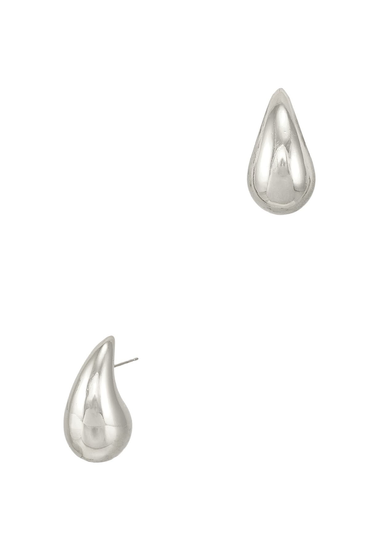 Metal stud earring with a three-dimensional tear-shaped charm in silver tone.