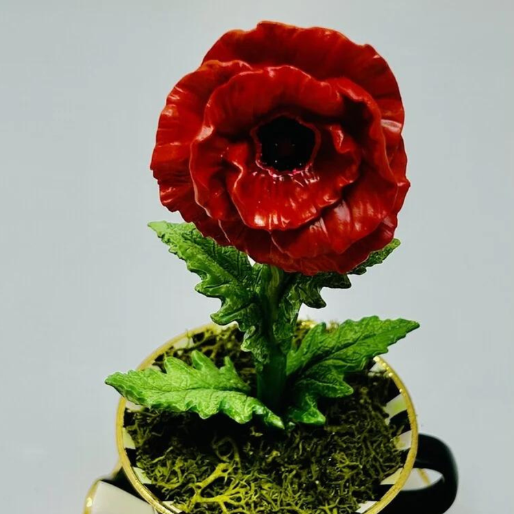 Teacup Poppy ceramic mug with a delicate poppy floral pattern on the exterior and a classic handle.