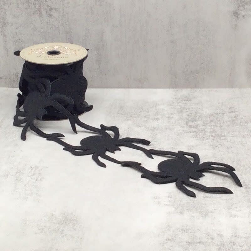 Black spider garland with five-foot length featuring realistic arachnid silhouettes on a string.
