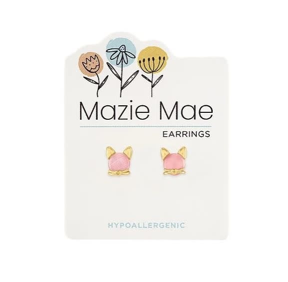 Gold Mazie Mae earring featuring a polished gold finish with an intricate filigree silhouette and delicate chain details.
