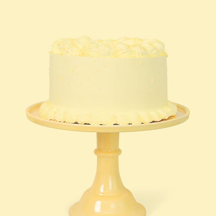 Melamine cake stand with a round shape in natural color.