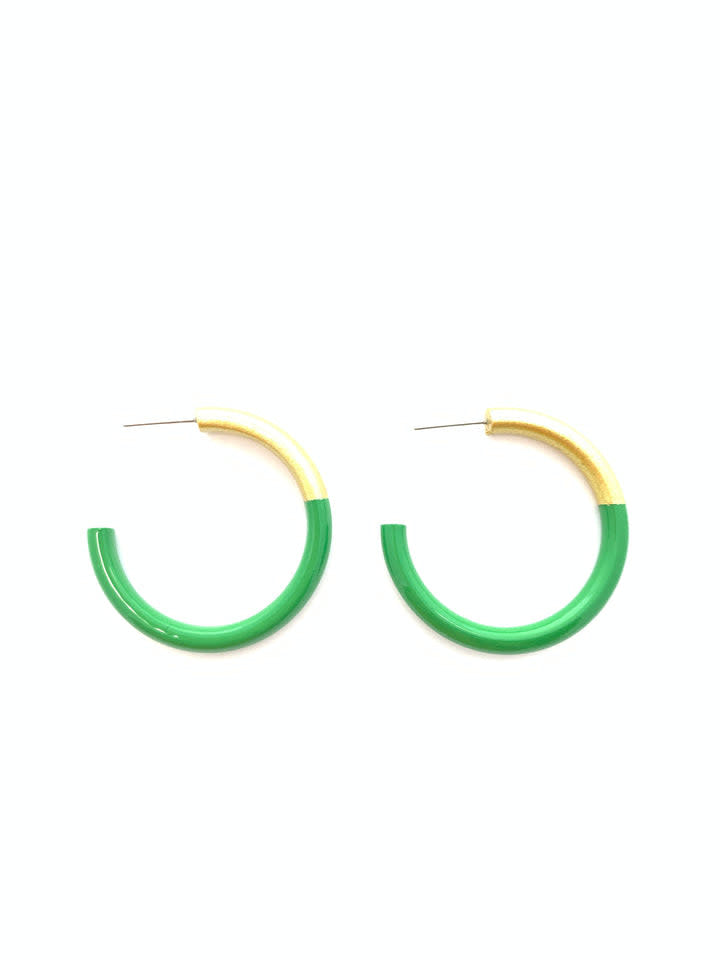 Med LIZ hoop earring in gold-tone metal with a smooth circular silhouette.
