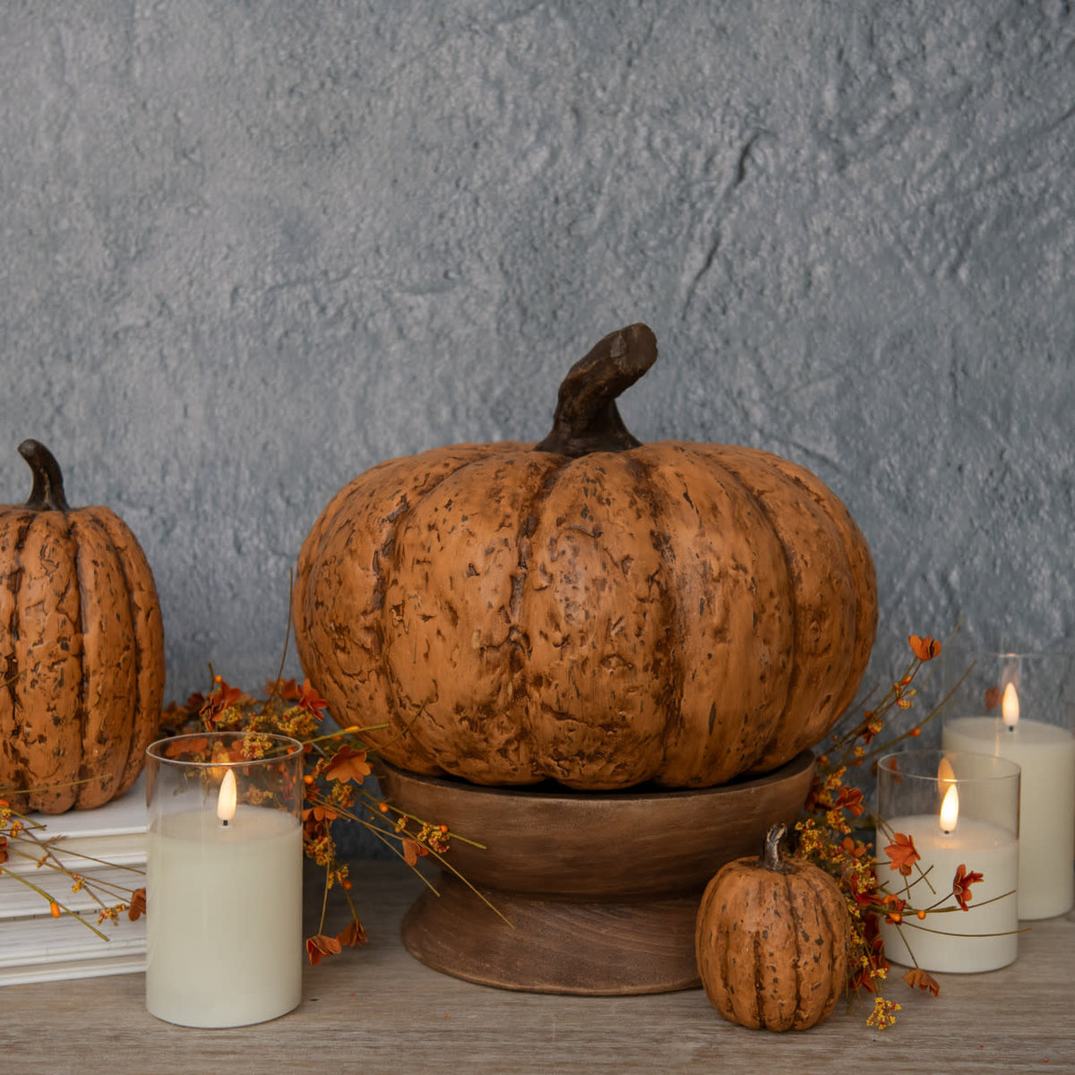 Terracotta-colored short pumpkin with a rounded silhouette.
