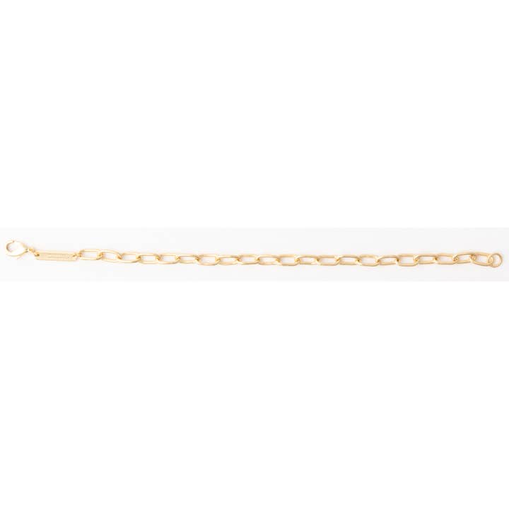 Silver link chain bracelet with a delicate Anna pendant featuring an engraved floral motif.