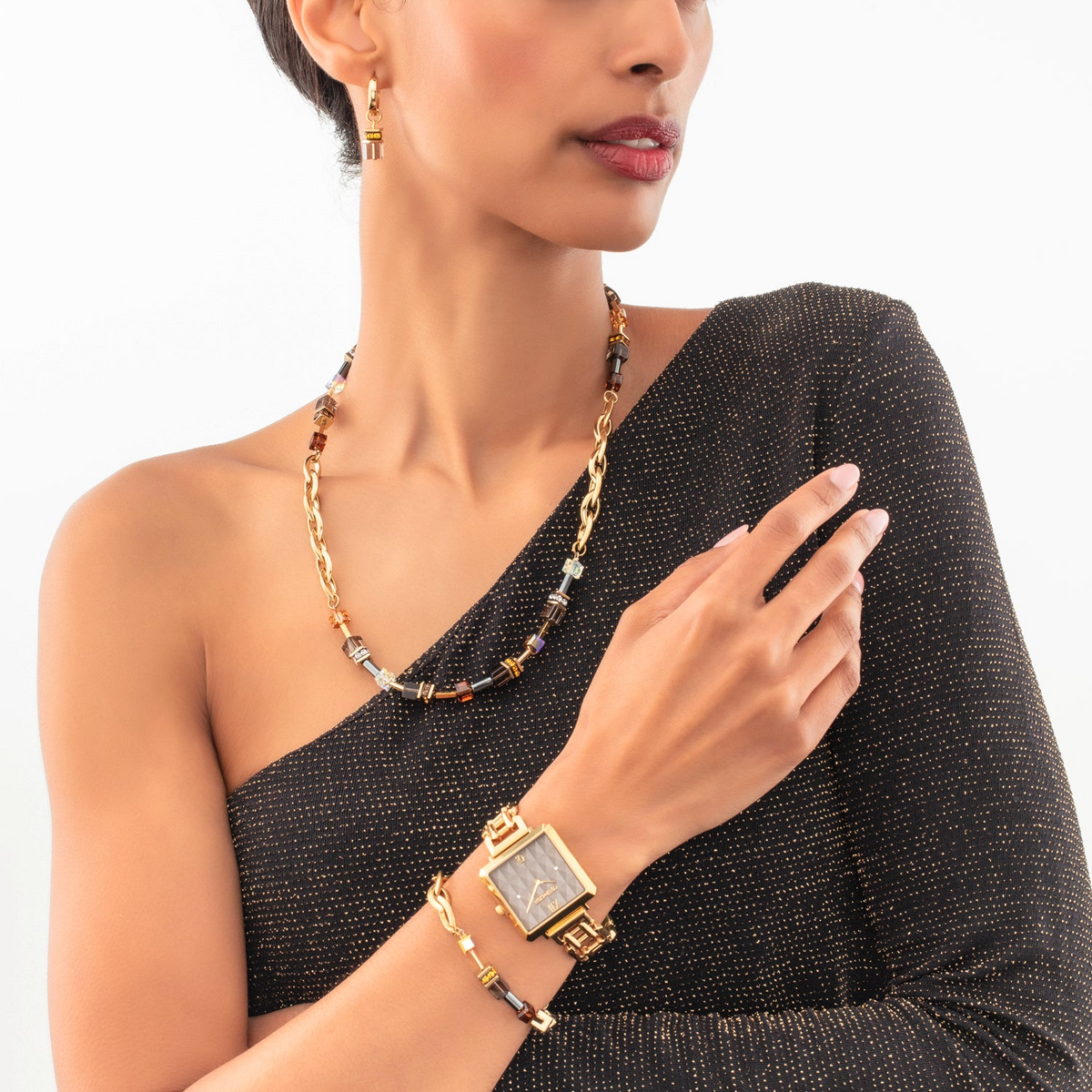 Woman wearing a GeoCUBE Chunky Chain Necklace in gold-brown with smoky quartz and crystals.