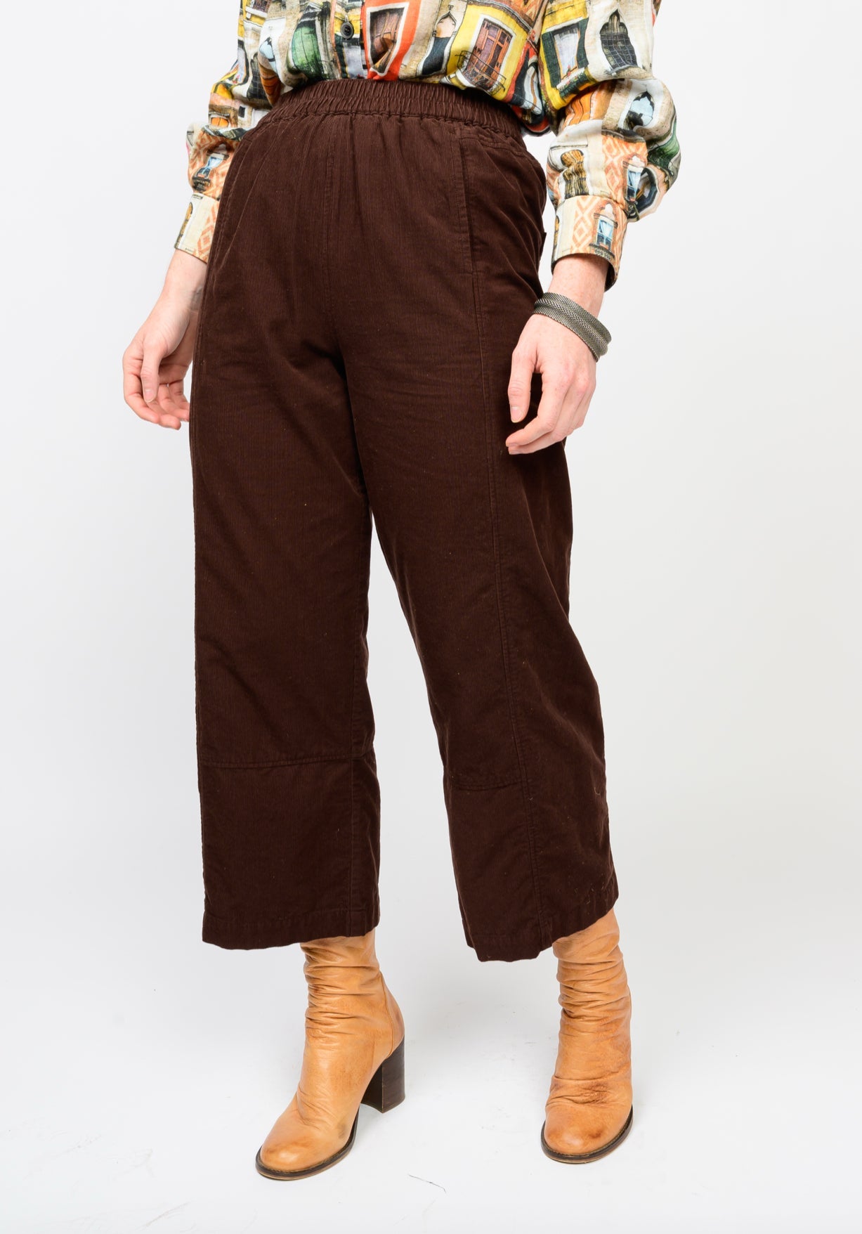 Cindy cropped barrel pants in dark wash denim with elastic waistband.