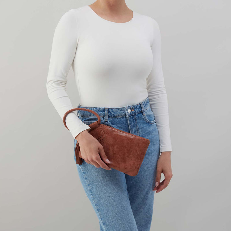 Sable wristlet in burnished saddle leather with brass hardware