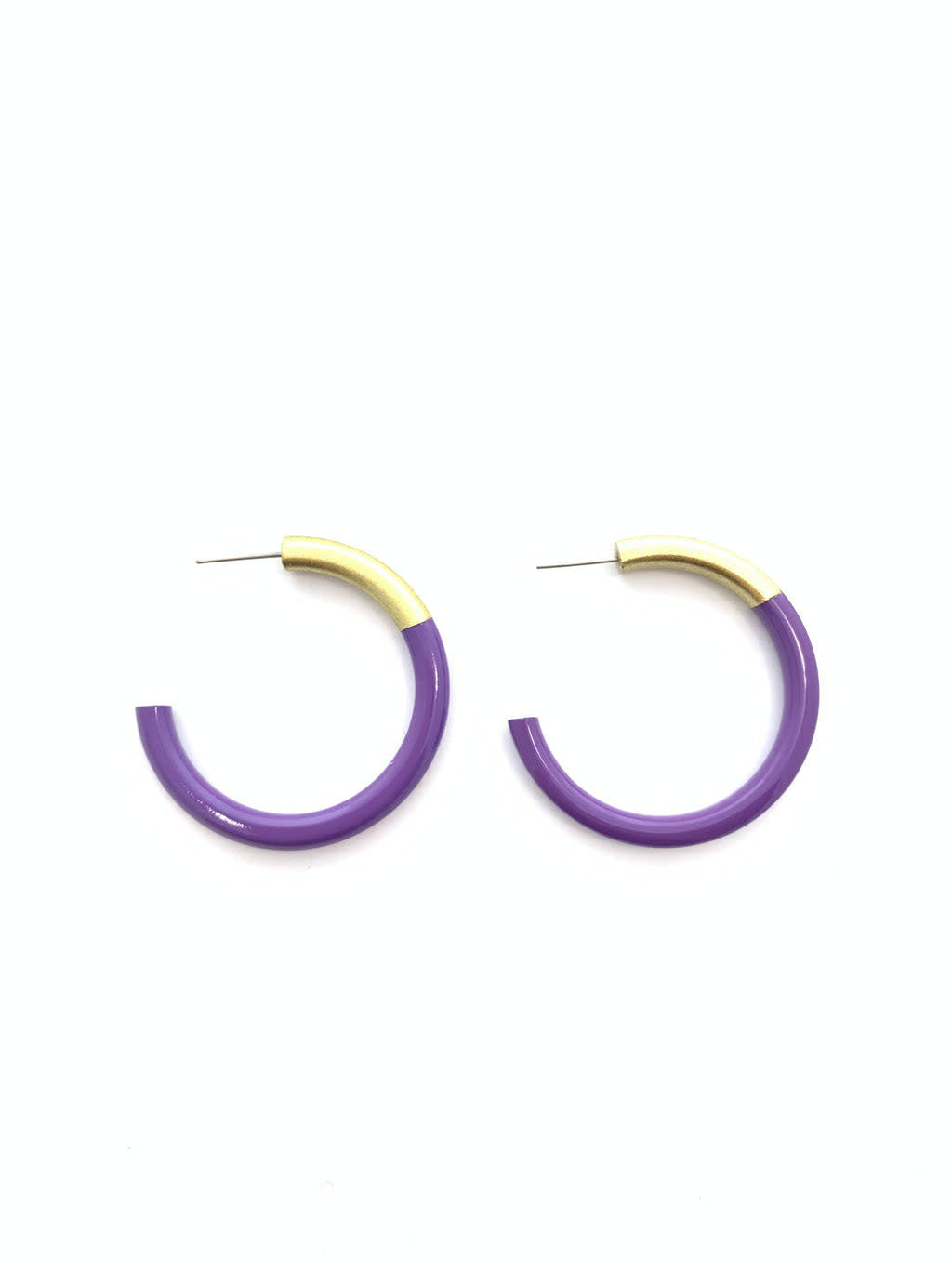 Med LIZ hoop earring in gold-tone metal with a smooth circular silhouette.