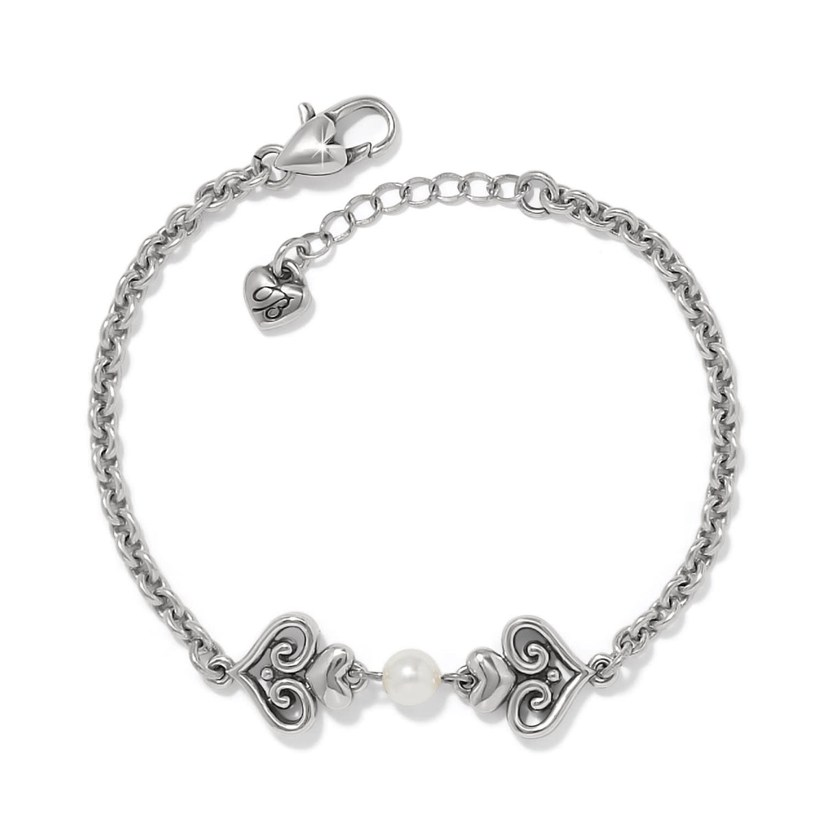 Silver-plated adjustable bracelet featuring fine quality glass pearls in a quatrefoil-inspired silhouette.
