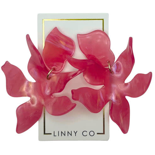Flora abstract floral earring in light pink with a delicate feather-light silhouette.