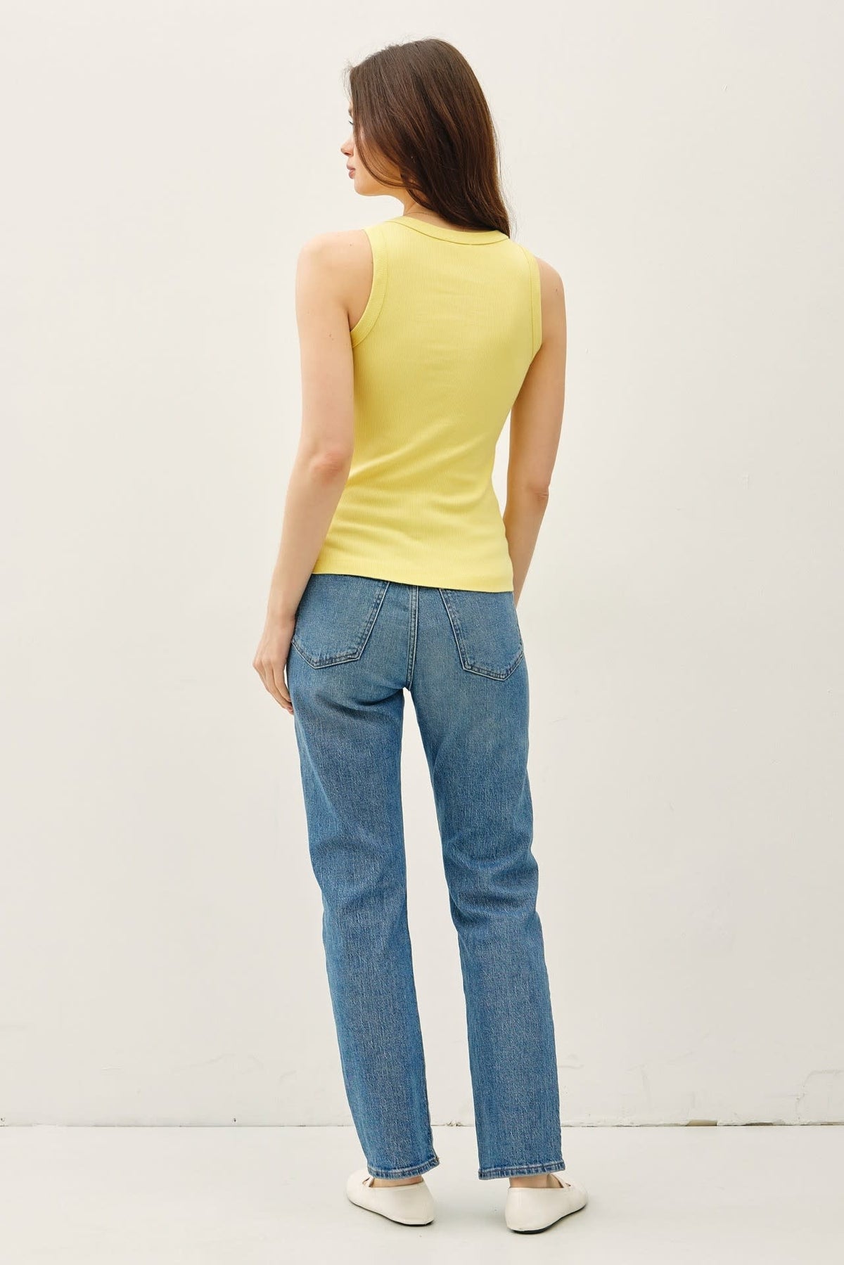 Maddison Basic cotton tank top in garment-dyed color with round neck.