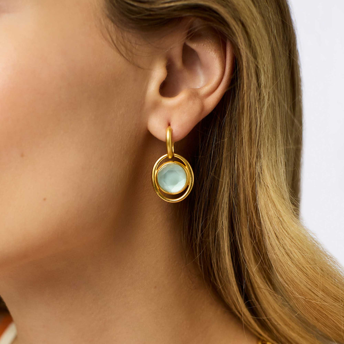 Laguna Hoop & Charm earring in gold with glass charm