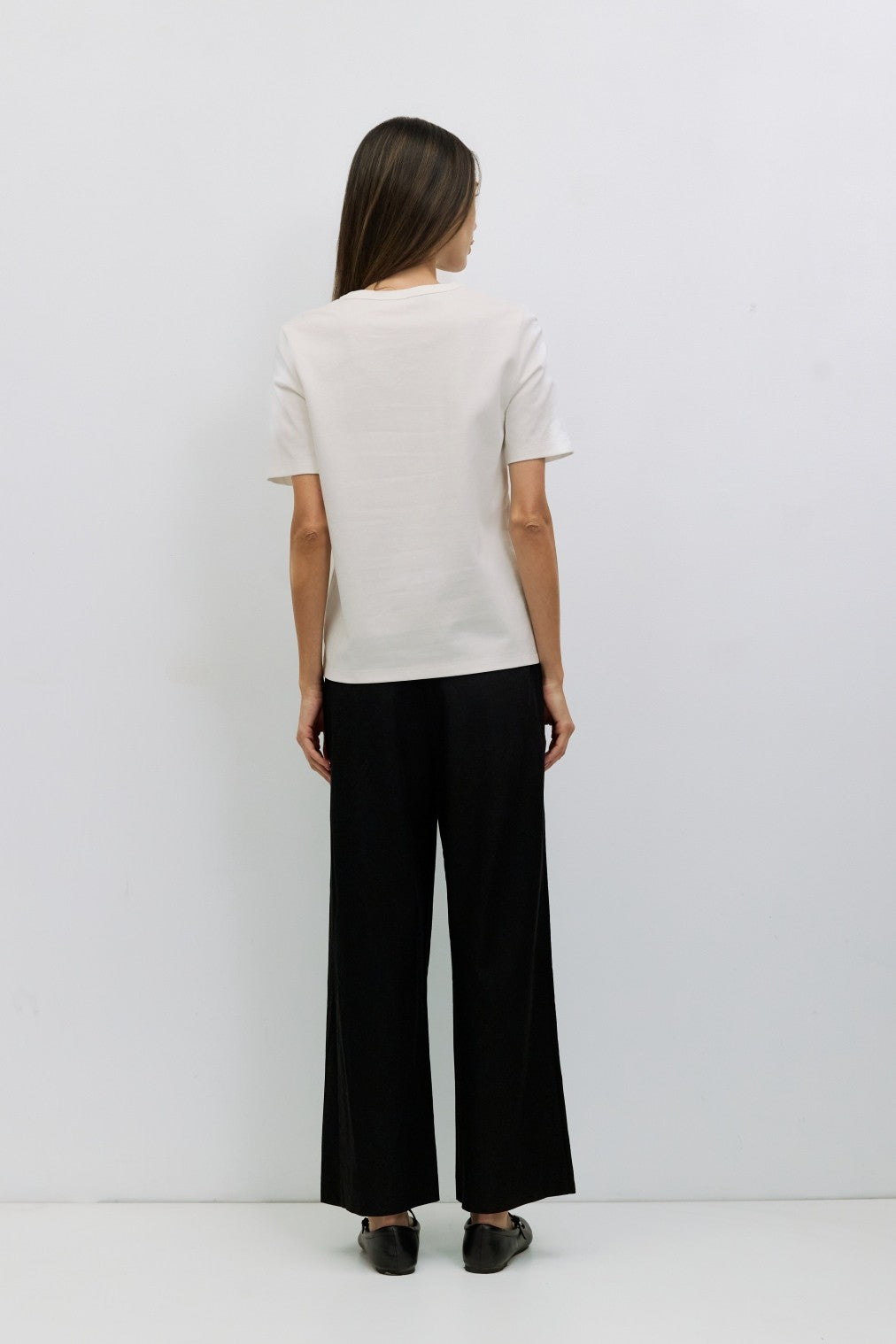 Anita Top in natural cotton with a relaxed fit.