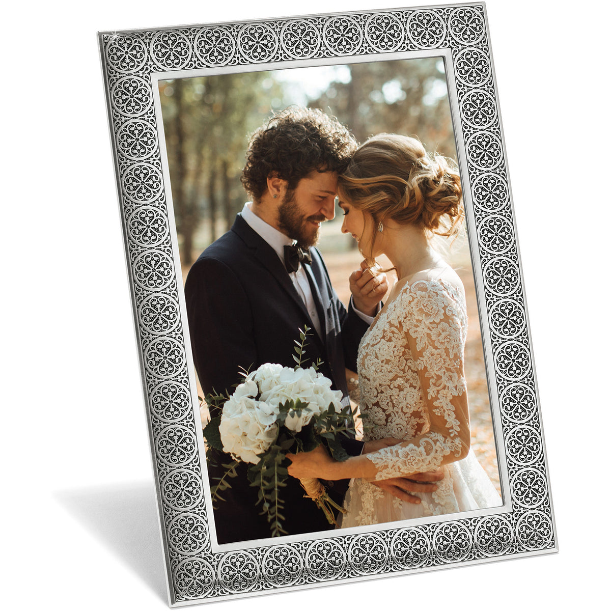 Silver plated Ferrara frame holding a photo with silver finish