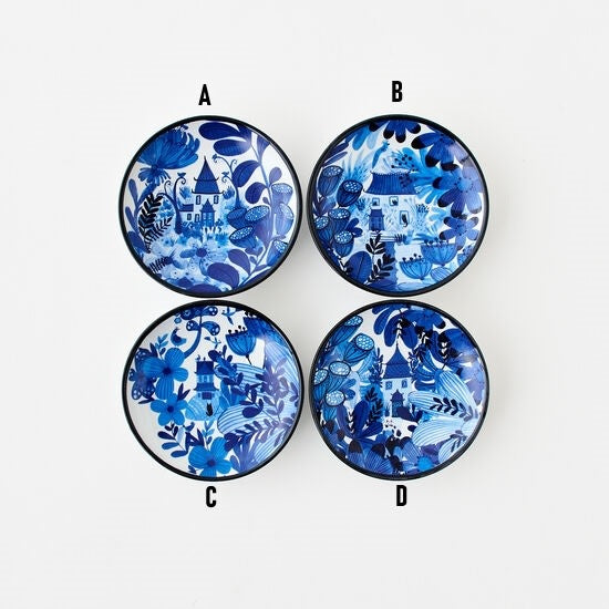 Blue and white porcelain dipping bowl with a classic round shape.