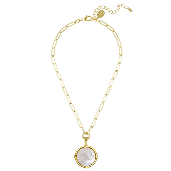 Ida Paperclip necklace featuring a flush-fitting pendant on a paperclip chain.