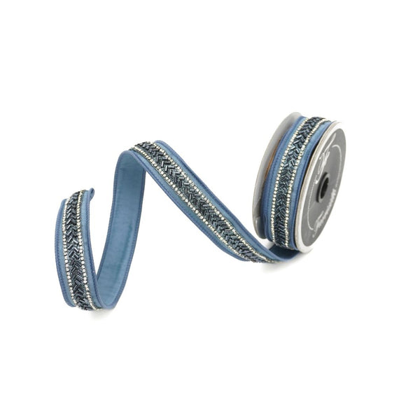 Baguettes Ribbon in wired edge construction with thick structure providing shape.