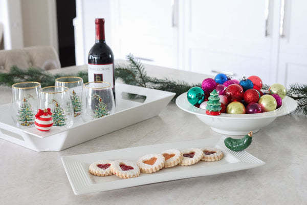 Rectangular striped bread tray in white ceramic with gray geometric patterns