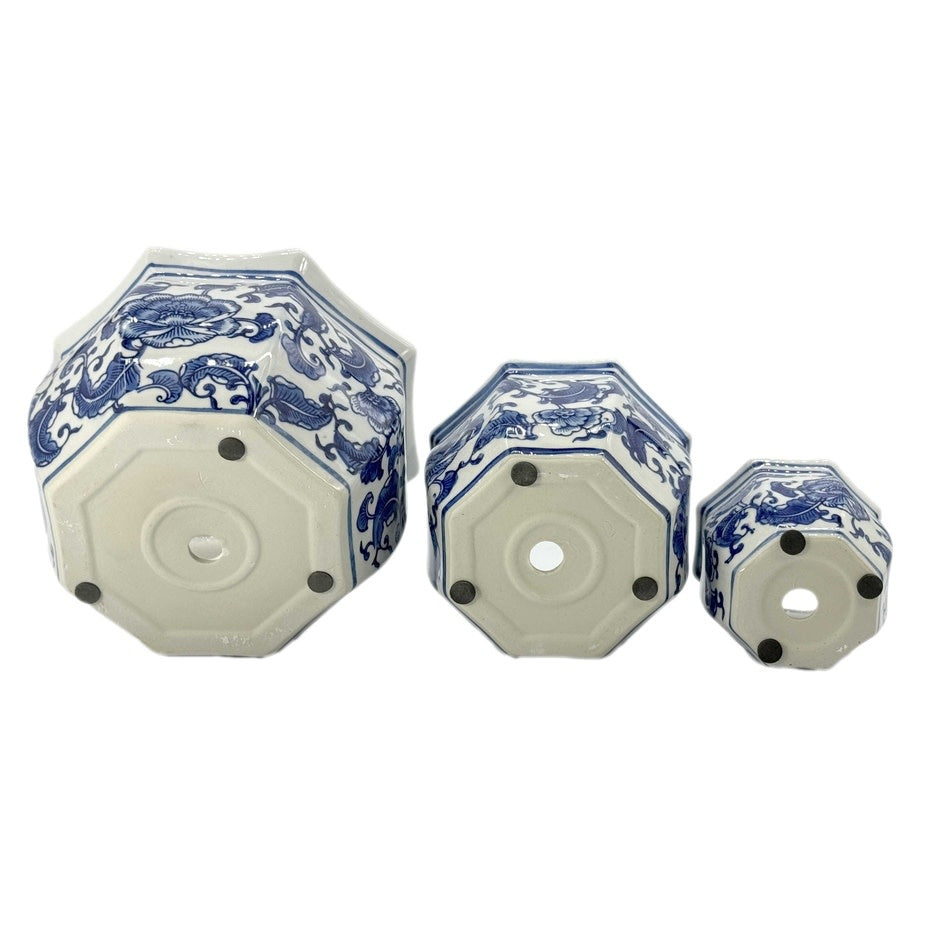 Round ceramic planter with blue and white floral Chinoiserie pattern and fluted ruffled edge