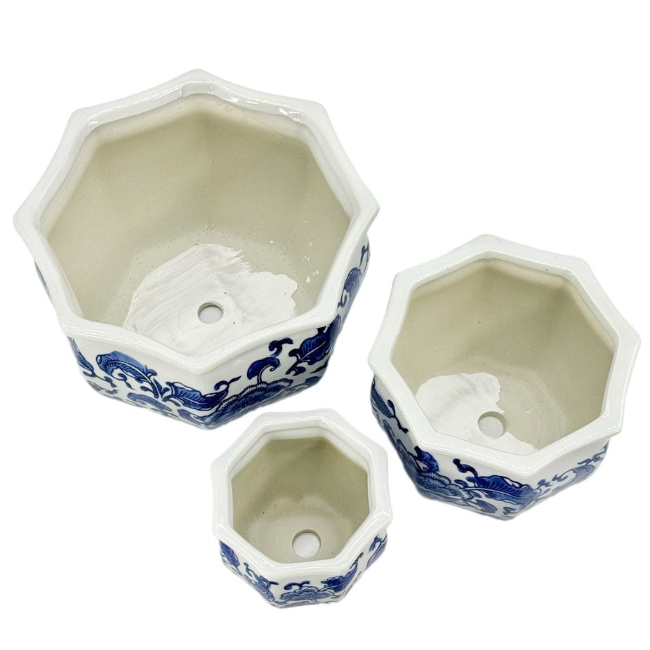Round ceramic planter with blue and white floral Chinoiserie pattern and fluted ruffled edge.