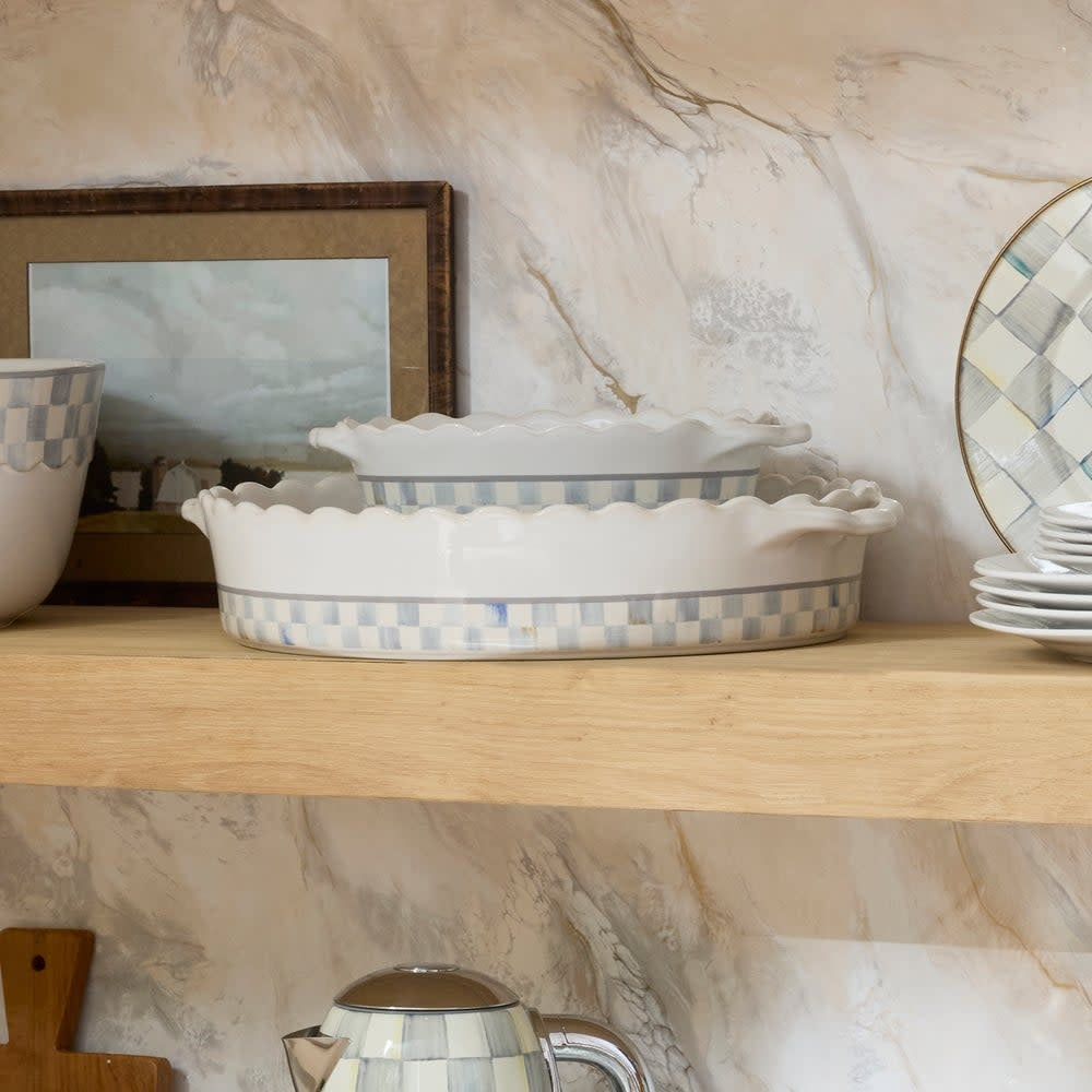 Oval stoneware baking dish with handle in natural color