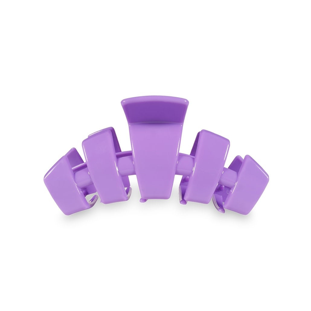 Classic Antigua medium hair clip in classic style with a smooth finish.