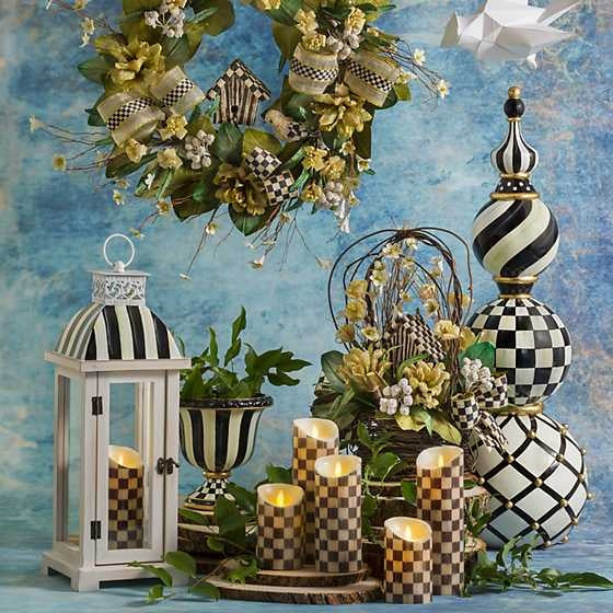 Courtly Check Flicker Pillar