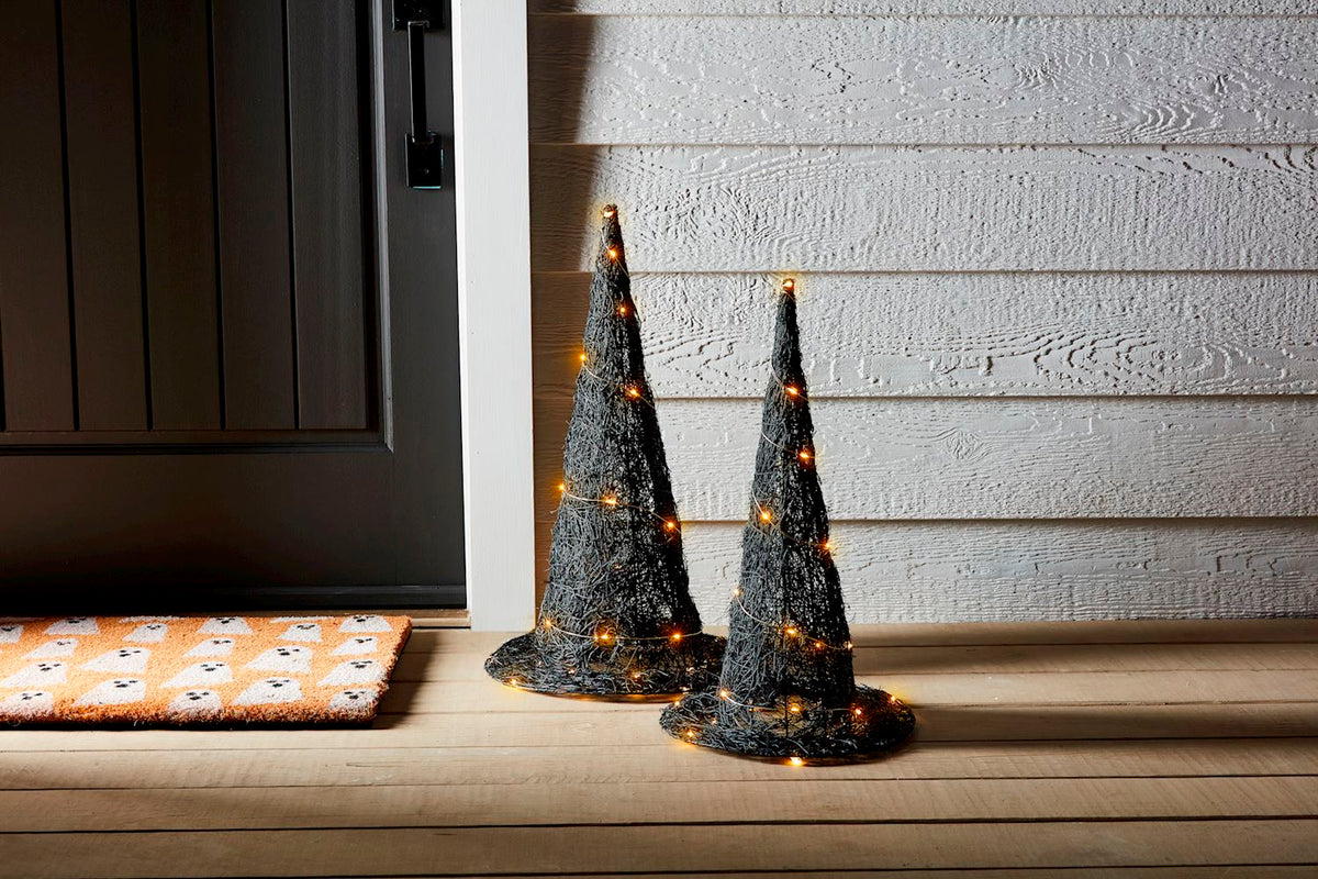 Light-up witch hat made of rattan with a glowing rim