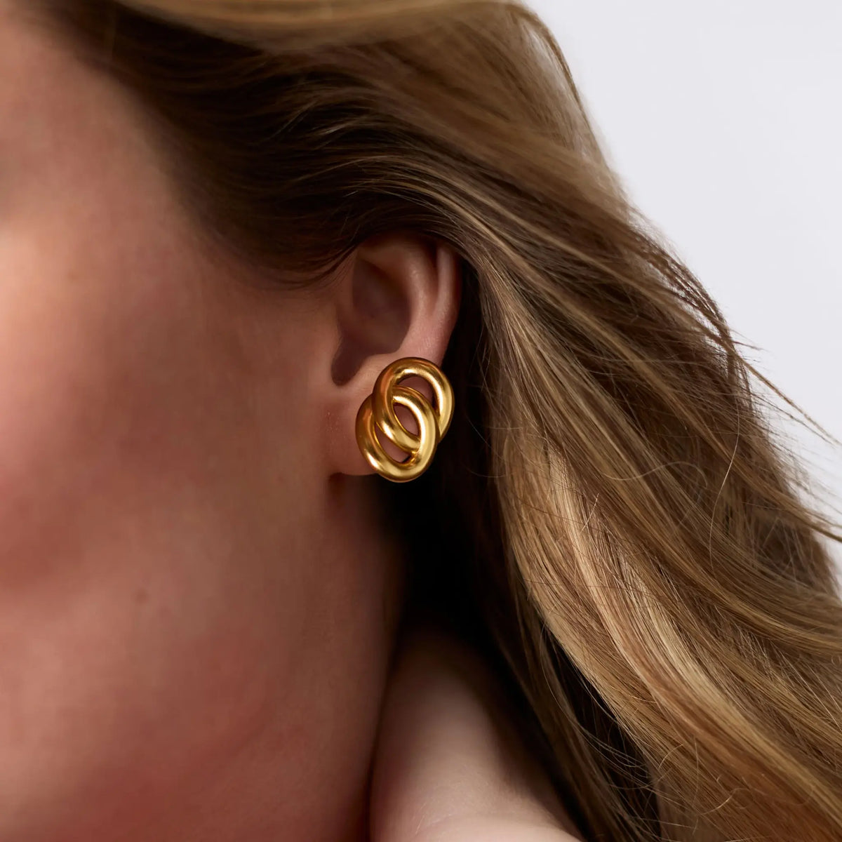 Gold plated Dolce Link stud earring with a small circular hoop design