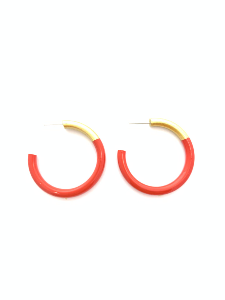 Med LIZ hoop earring in gold-tone metal with a smooth circular silhouette.