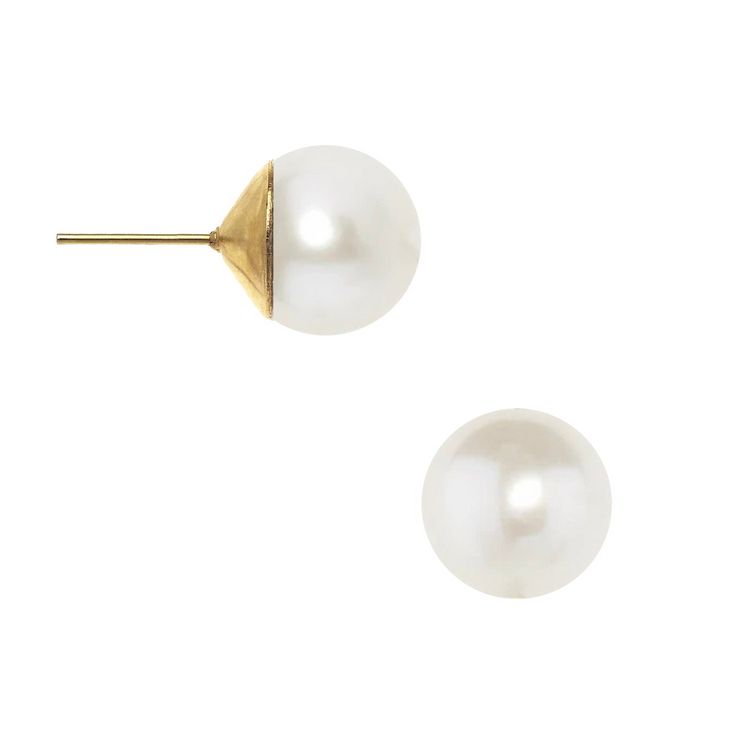 A pair of white round shell pearl stud earrings with gold-tone metal posts and backings.