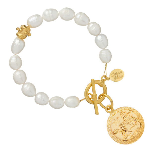 Blue Willow freshwater pearl bracelet with a 24k gold-plated toggle clasp and coin pendant.