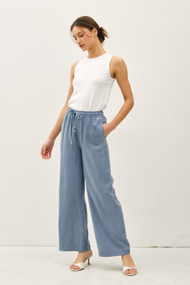 Women's Jane Tencel wide leg pant in solid color with elastic waistband and side pockets.