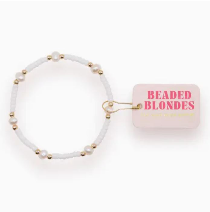 Elastic pearl bracelet with synthetic pearls on a gold-filled chain
