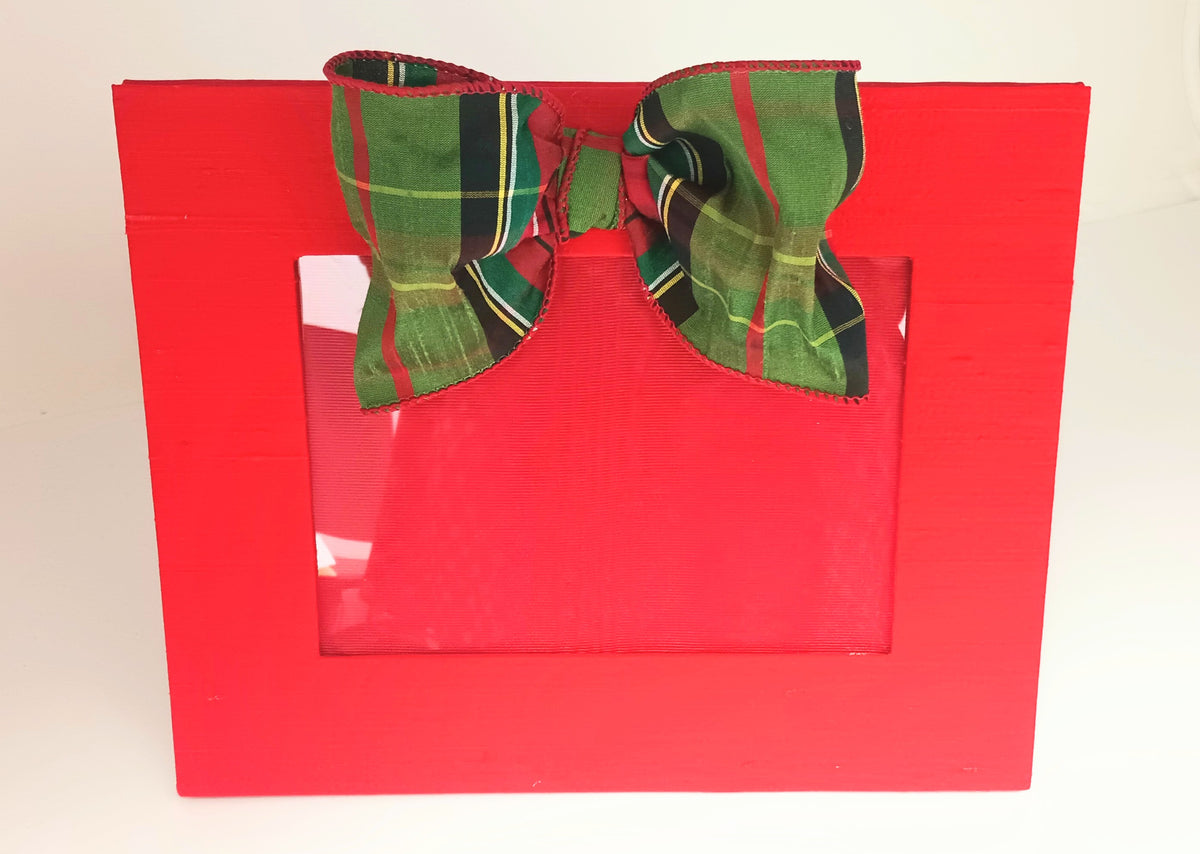 Horizontal wooden frame with tartan bow accent