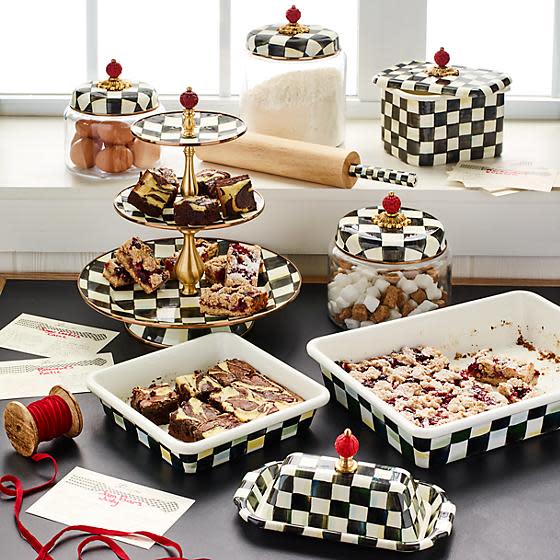 Courtly Check Enamel Baking Pan filled with berry crumble on a table with matching kitchenware.