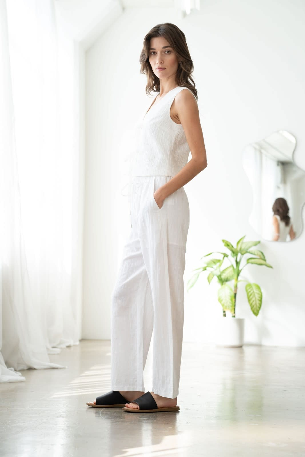 White crinkled linen wide-leg pants with an elastic waistband and side pockets.