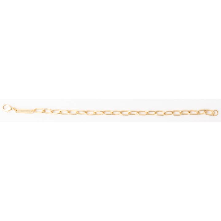 Gold chain link Bracelet Anna with a lobster clasp and a small rectangular logo tag.