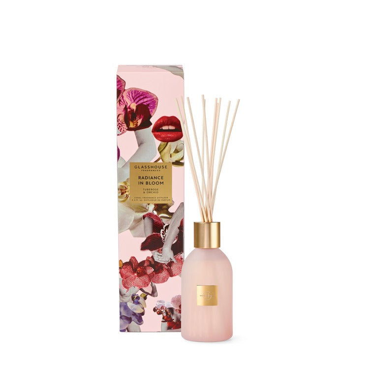 8.4 fl oz Radiance diffuser bottle with Amber Fragrance Family scent in a clear glass container.