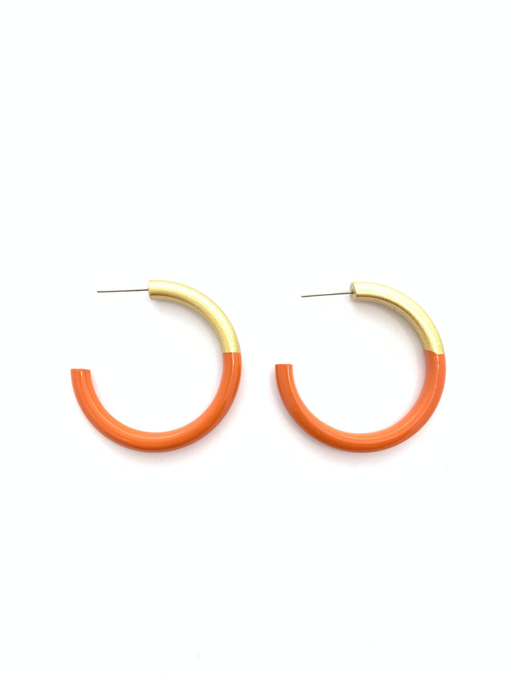 Med LIZ hoop earring in gold-tone metal with a smooth circular silhouette.