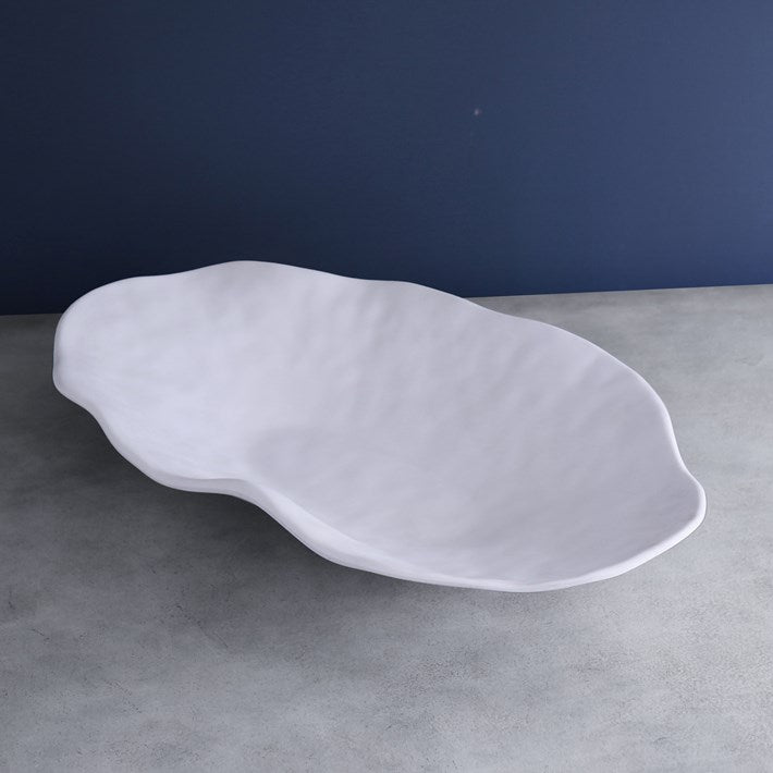 VIDA Nube extra large white oval bowl with an organic, wavy rim on a gray surface.