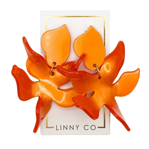Flora abstract floral earring in light gold with a delicate feather-like silhouette.
