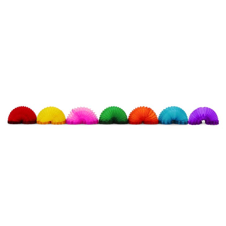 Streamer Garland with bright colors made from sustainable paper.