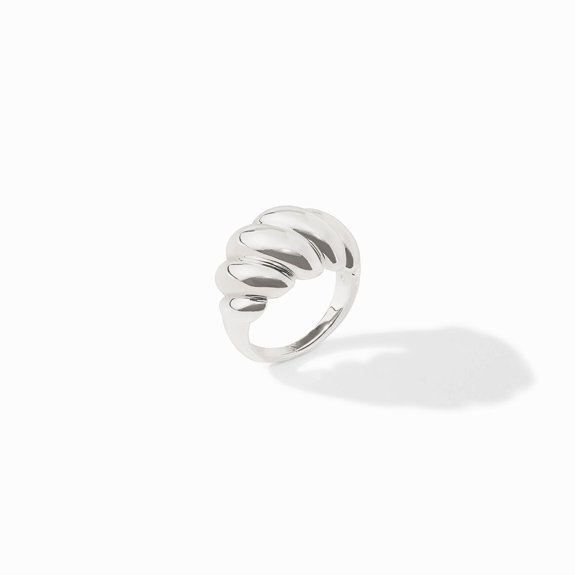 Ravello Ring in silver featuring a thick, ribbed croissant-style band with a polished finish.