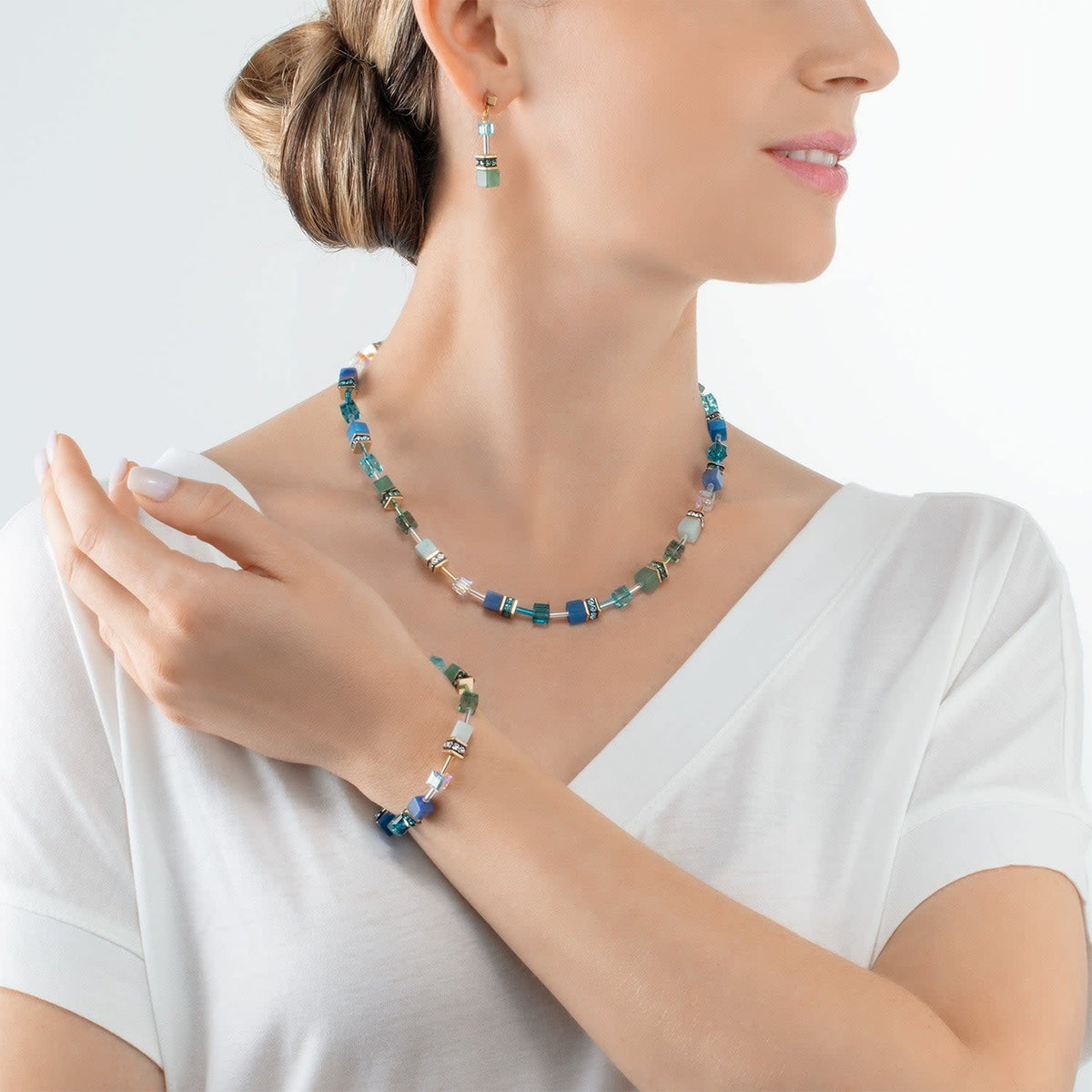 Geocube necklace featuring green turquoise stones with gold-plated stainless steel chain