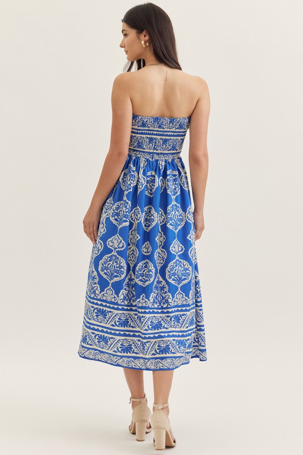 Smocked back strapless midi dress in light blue cotton with side pockets.