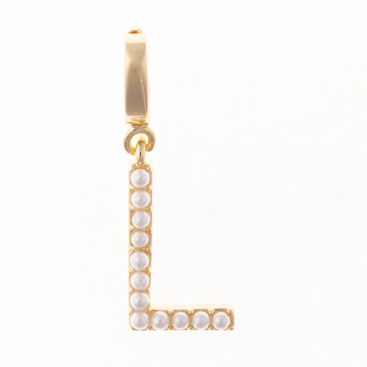 Avery charm featuring an 18k gold plated letter L set with small white pearls.