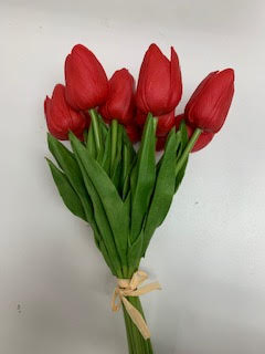 Red tulip bouquet in a clear glass vase with green stems