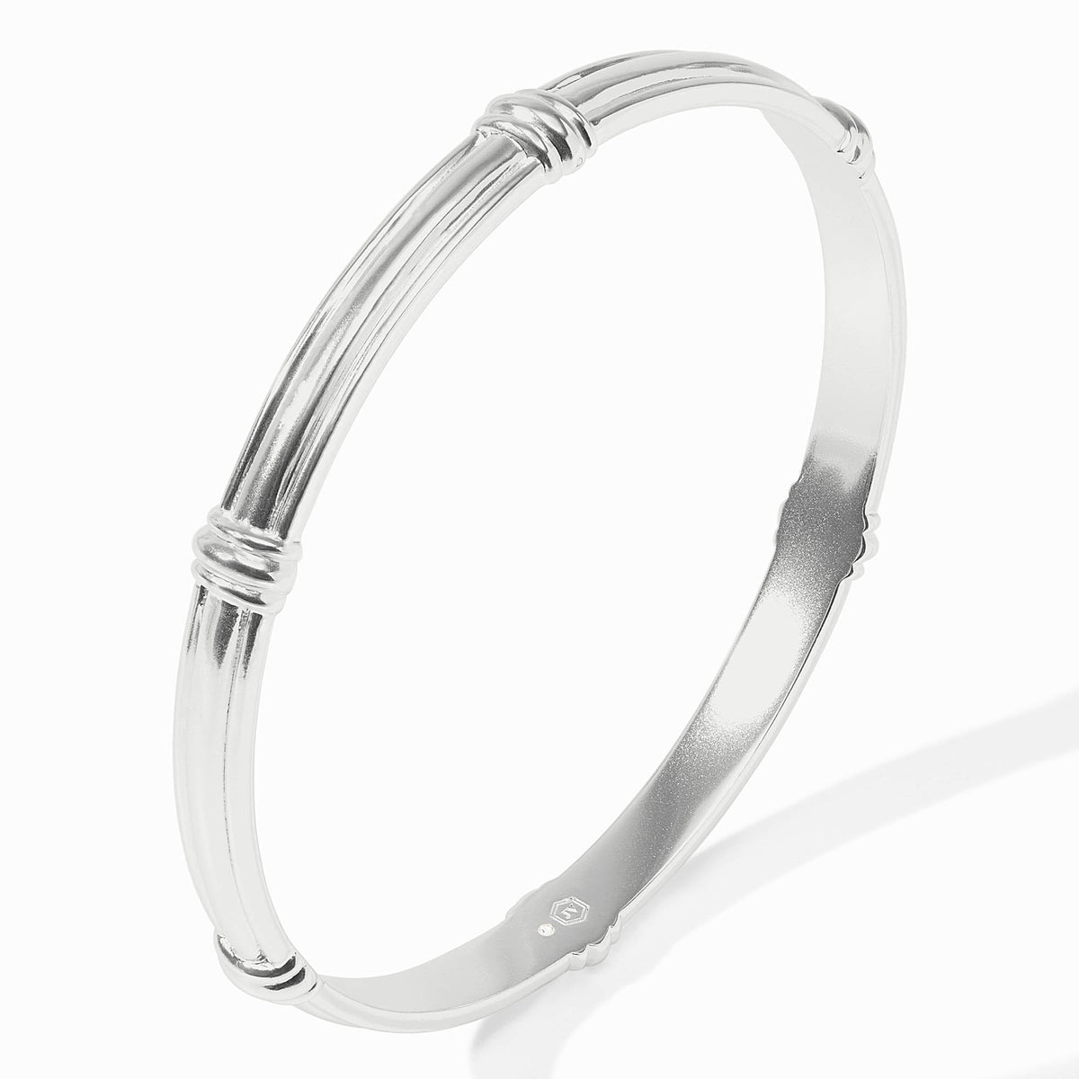 Portofino stacking bangle in polished silver metal with a smooth rounded silhouette.