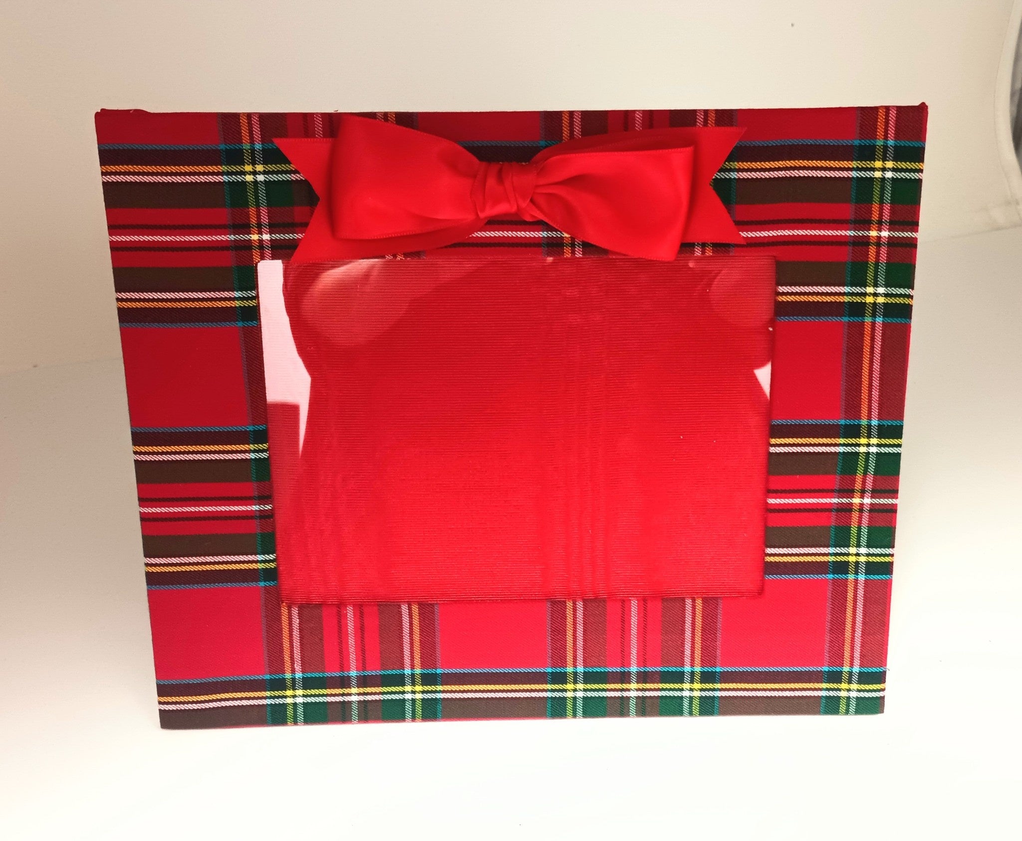 Horizontal 5x7 frame featuring Highlander plaid print with a red satin bow accent